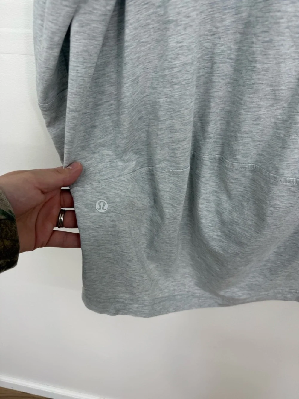 lululemon athletica Light Gray Long Sleeve V-Neck Tee R13